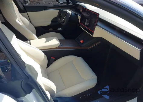 2022 Tesla Model S Dual Motor All-Wheel Drive z USA, uszkodzony, nr VIN 5YJSA1E53NF465039